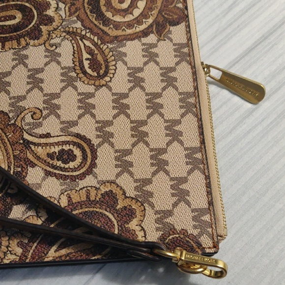 MK LARGE HERITAGE PAISLEY WRISTLET WALLET - Picture 3 of 6